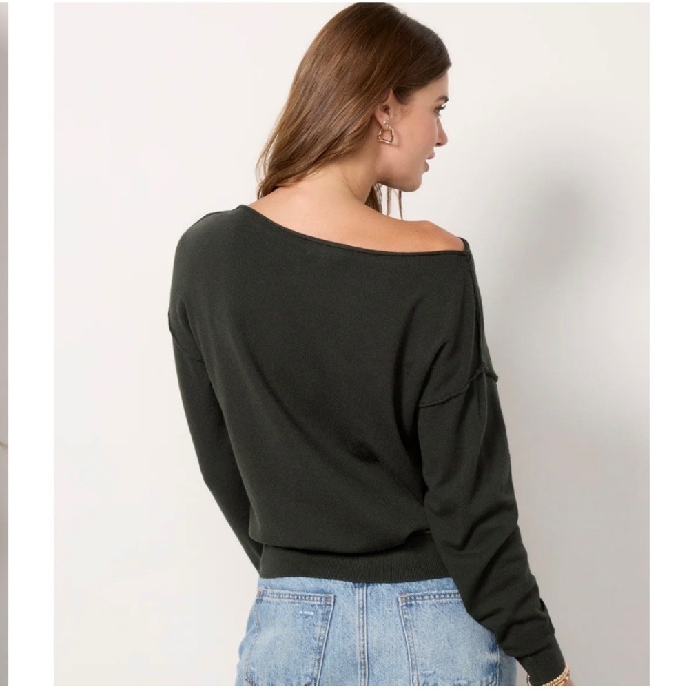 Evereve Lessie Off Shoulder Dark Green Soft Long Sleeve Sweater Size Large - Picture 2 of 11